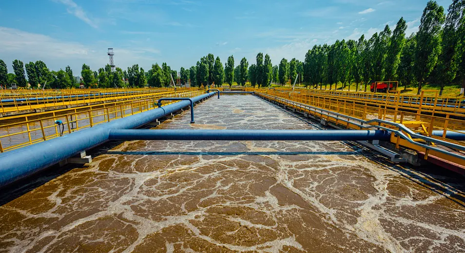 Medición del caudal de lodos en plantas de tratamiento de aguas residuales